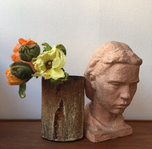 Load image into Gallery viewer, Skulptur Byst Kvinna i Keramik
