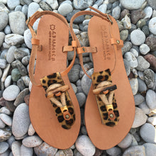 Load image into Gallery viewer, Sandaler Handgjorda i Skinn  / Leopard mönster