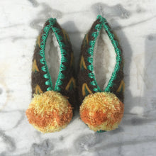 Load image into Gallery viewer, Grekiska Pom Pom Tofflor - Stl: 24