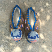 Load image into Gallery viewer, Grekiska Pom Pom  Barn Tofflor - Stl: 31
