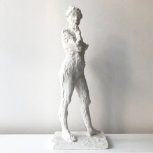Load image into Gallery viewer, Skulptur / Statyett Kvinna