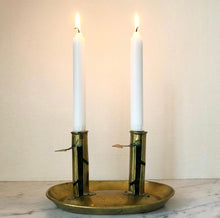 Load image into Gallery viewer, Stor Ljusplåt / Ljusstake 1700-tal, Mässing