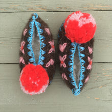 Load image into Gallery viewer, Grekiska Pom Pom Tofflor - Stl: 18 /19