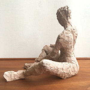 Skulptur Sittande Kvinna