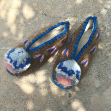 Load image into Gallery viewer, Grekiska Pom Pom  Barn Tofflor - Stl: 31