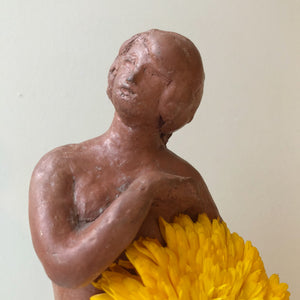 Spansk Skulptur Kvinna i Keramik