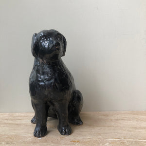 Svart  Hund skulptur i Keramik
