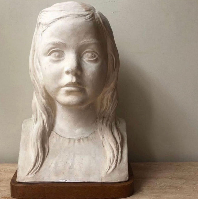 Skulptur Byst Flicka av Astri Taube