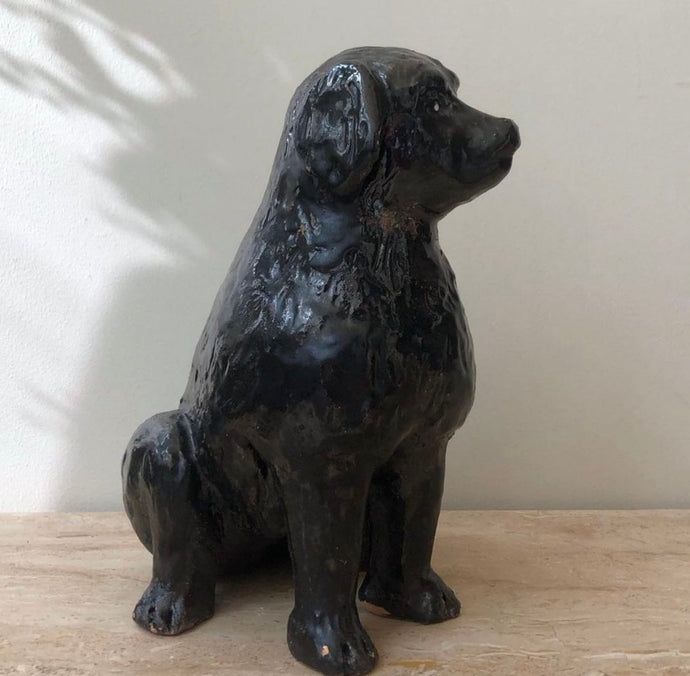 Svart  Hund skulptur i Keramik