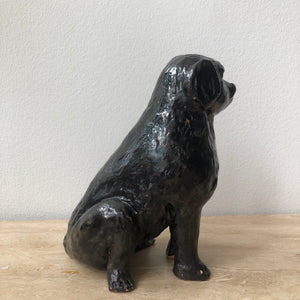 Svart  Hund skulptur i Keramik